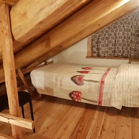 La Maison. Il Nido Dell'aquila 아파트