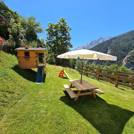 La Maison. Il Nido Dell'aquila アパート