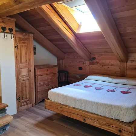 La Maison. Il Nido Dell'aquila アパート バルドネッキア